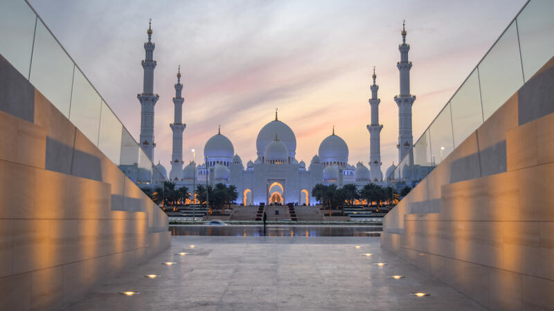 Sheikh Zayed Grand Mosque at Sunset
